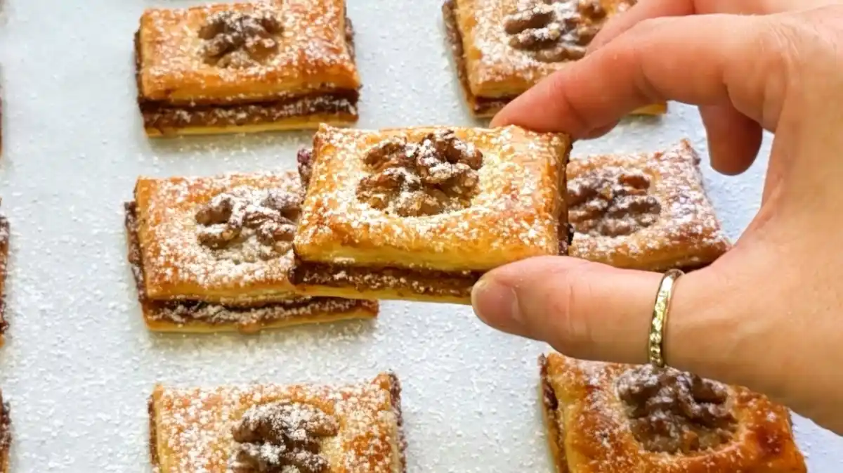 Gefülltes Blätterteig-Plätzchen mit Walnuss und Wildpreiselbeeren