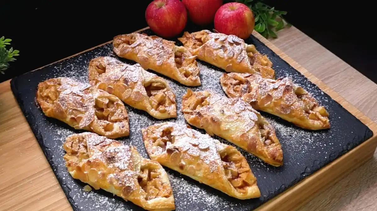 Apfel-Schiffchen aus Blätterteig mit Mandeln und Zimt