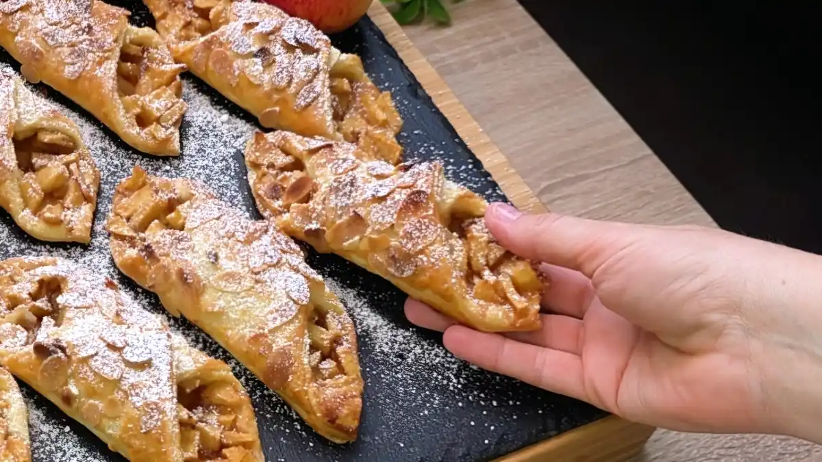 Blätterteig-Schiffchen mit Apfel, Vanille und Zimt