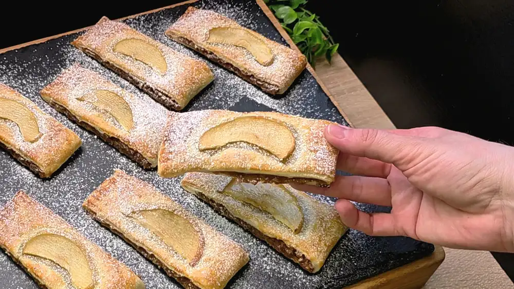 Blätterteig-Stange mit Apfel-Walnuss-Füllung