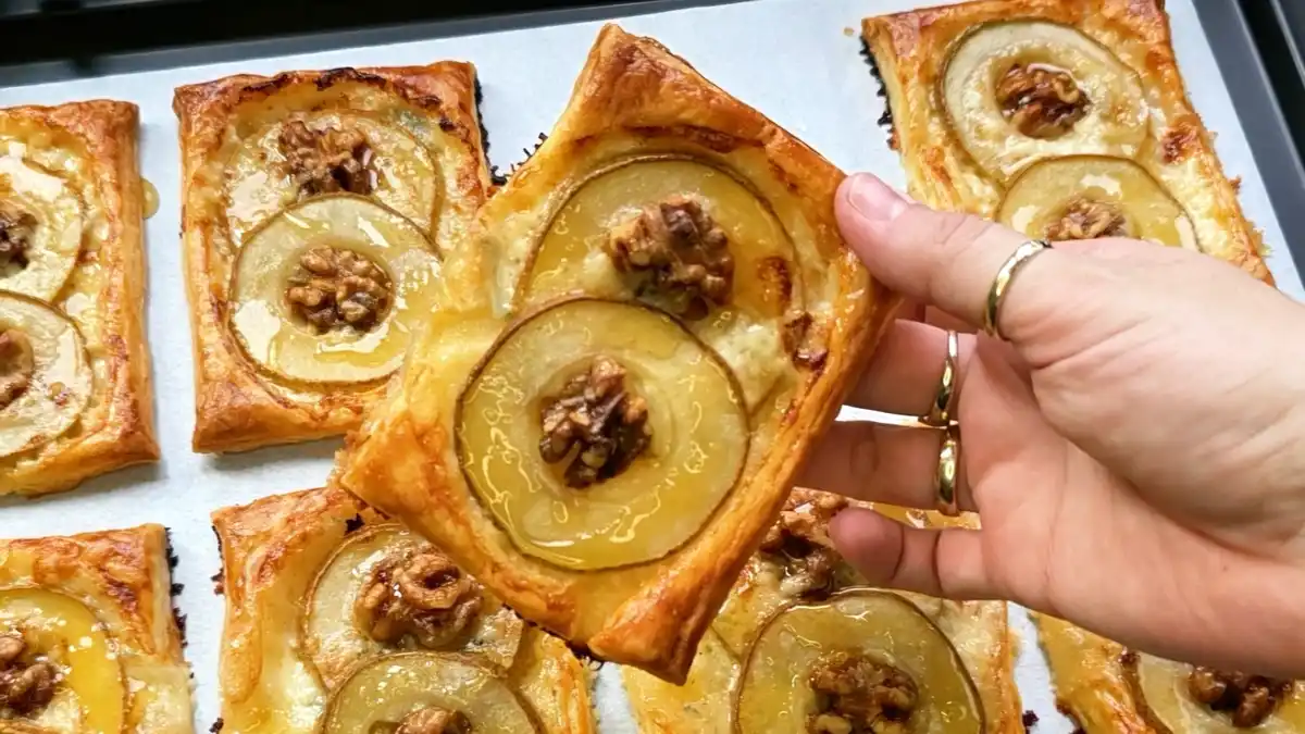Blätterteig mit Birne, Gorgonzola und Walnuss