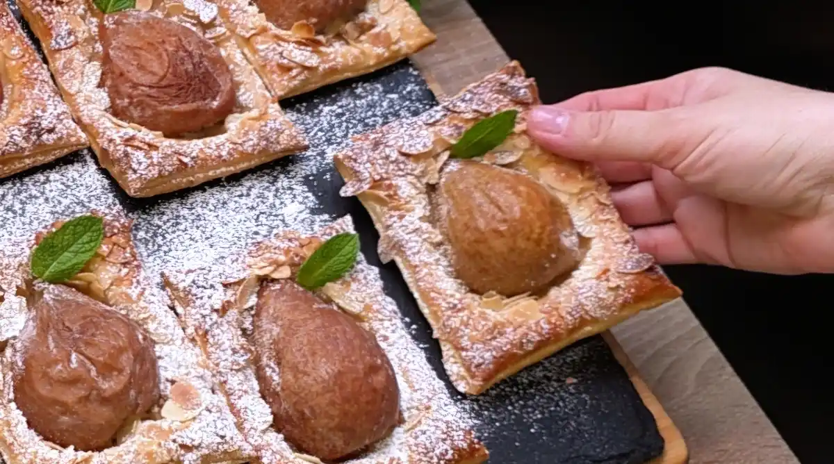 Blätterteig mit Birne, Walnüssen und Frischkäse