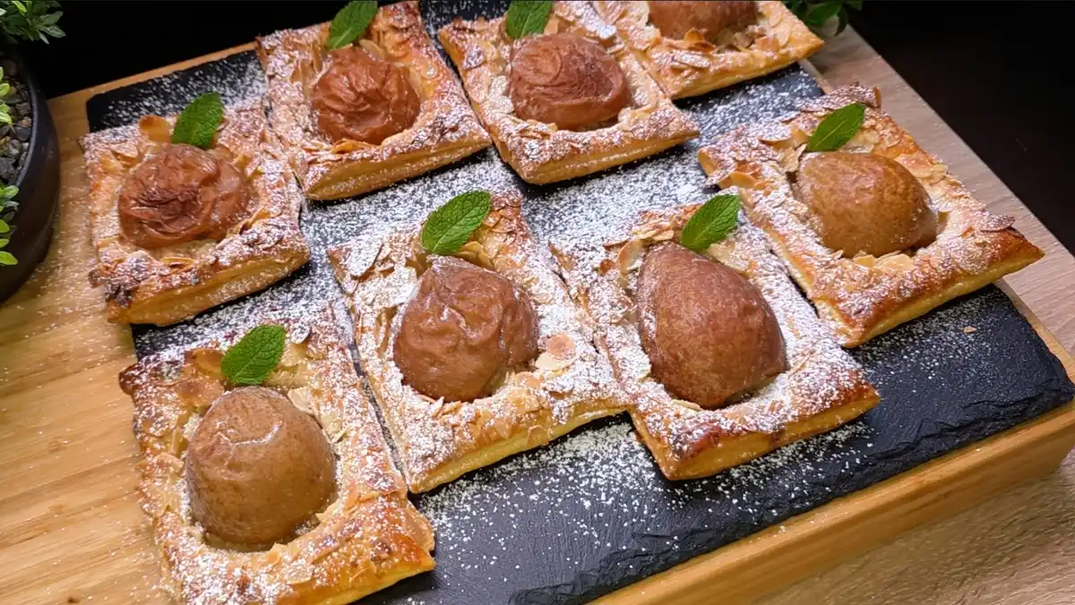 Mini-Kuchen aus Blätterteig mit Birnen und Walnüssen