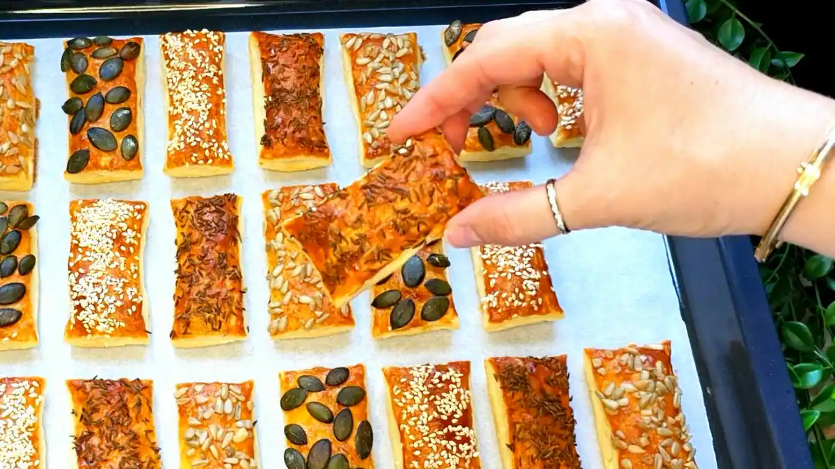 Knuspriges Blätterteig-Gebäck mit Sesam und Kernen