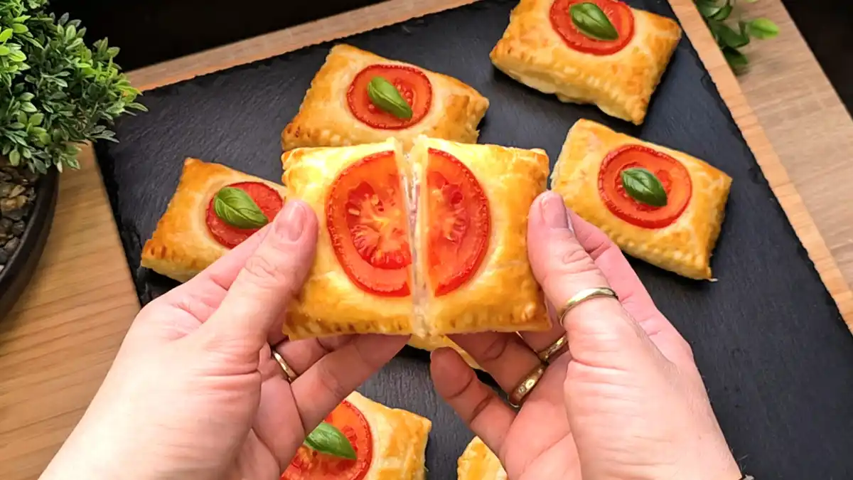Gefüllte Blätterteig-Tasche mit Schinken, Käse und Frischkäse