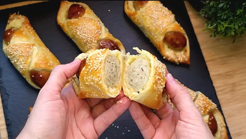 Knusprige Blätterteig-Tasche mit Bratwurst und Käse
