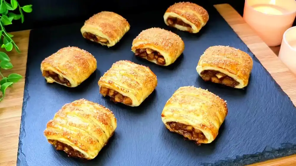 Gerollte Apfeltaschen aus Blätterteig mit Zimt und braunem Rohrzucker