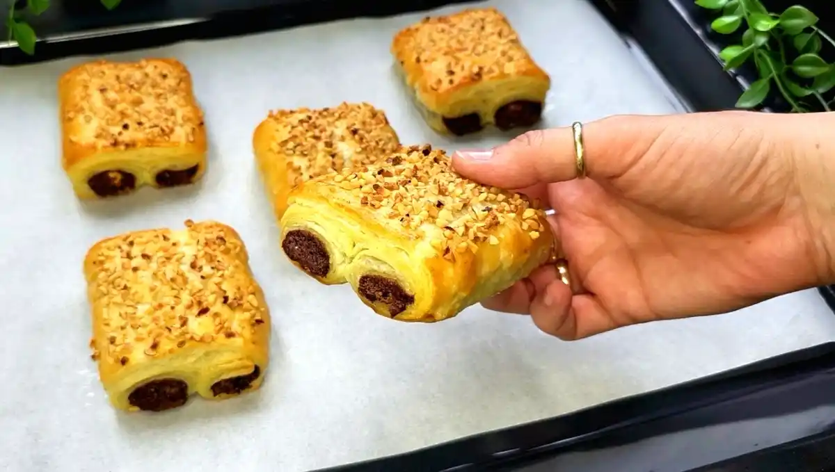 Gefülltes Blätterteig-Schokoladenkissen mit Haselnüssen