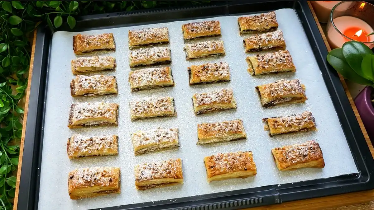 Blätterteig-Häppchen mit Lotus Biscoff Creme und Schokolade