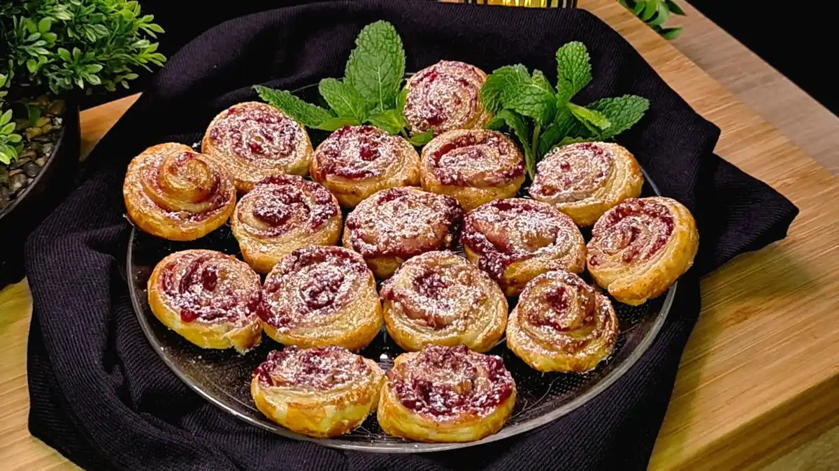 Marmeladen-Haselnuss-Schnecken aus Blätterteig