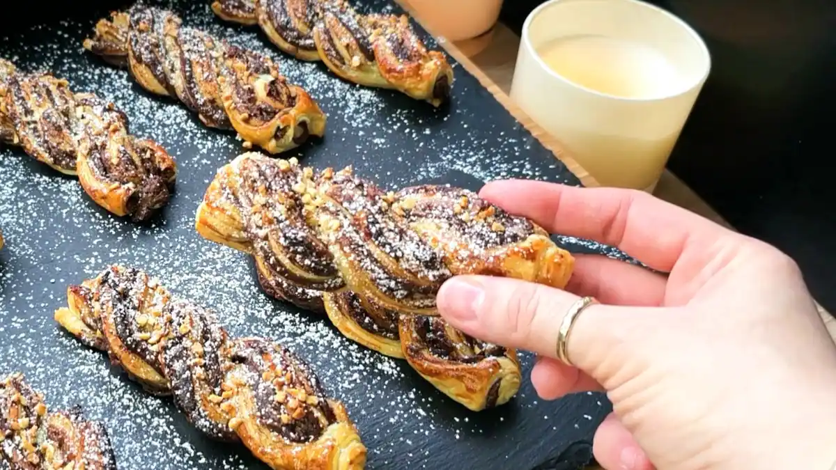 Gedrehter Blätterteig-Zopf mit Nutella