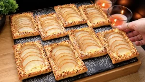 Mini-Kuchen aus Blätterteig mit Birnen und Haselnüssen