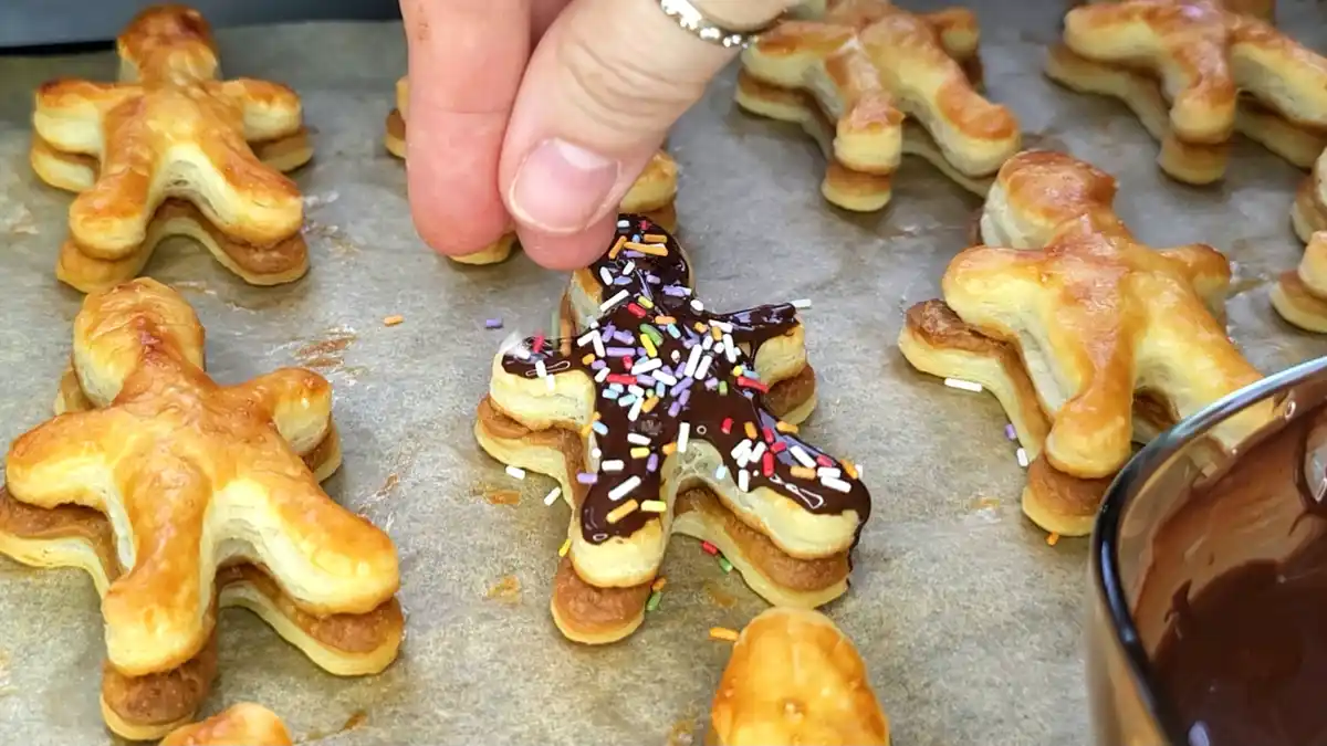 Blätterteig-Männchen mit Spekulatius-Creme und Milchschokolade im Detail