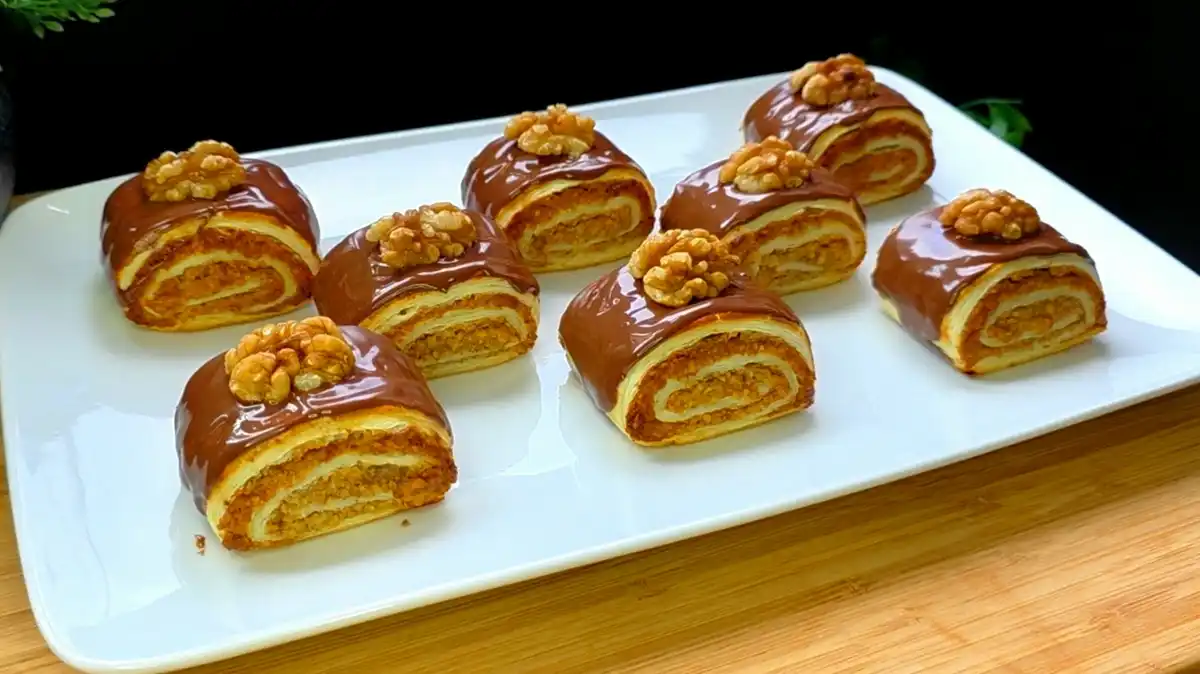Gerbeaud-Rollen mit Walnüssen, Aprikosenmarmelade und Schokolade