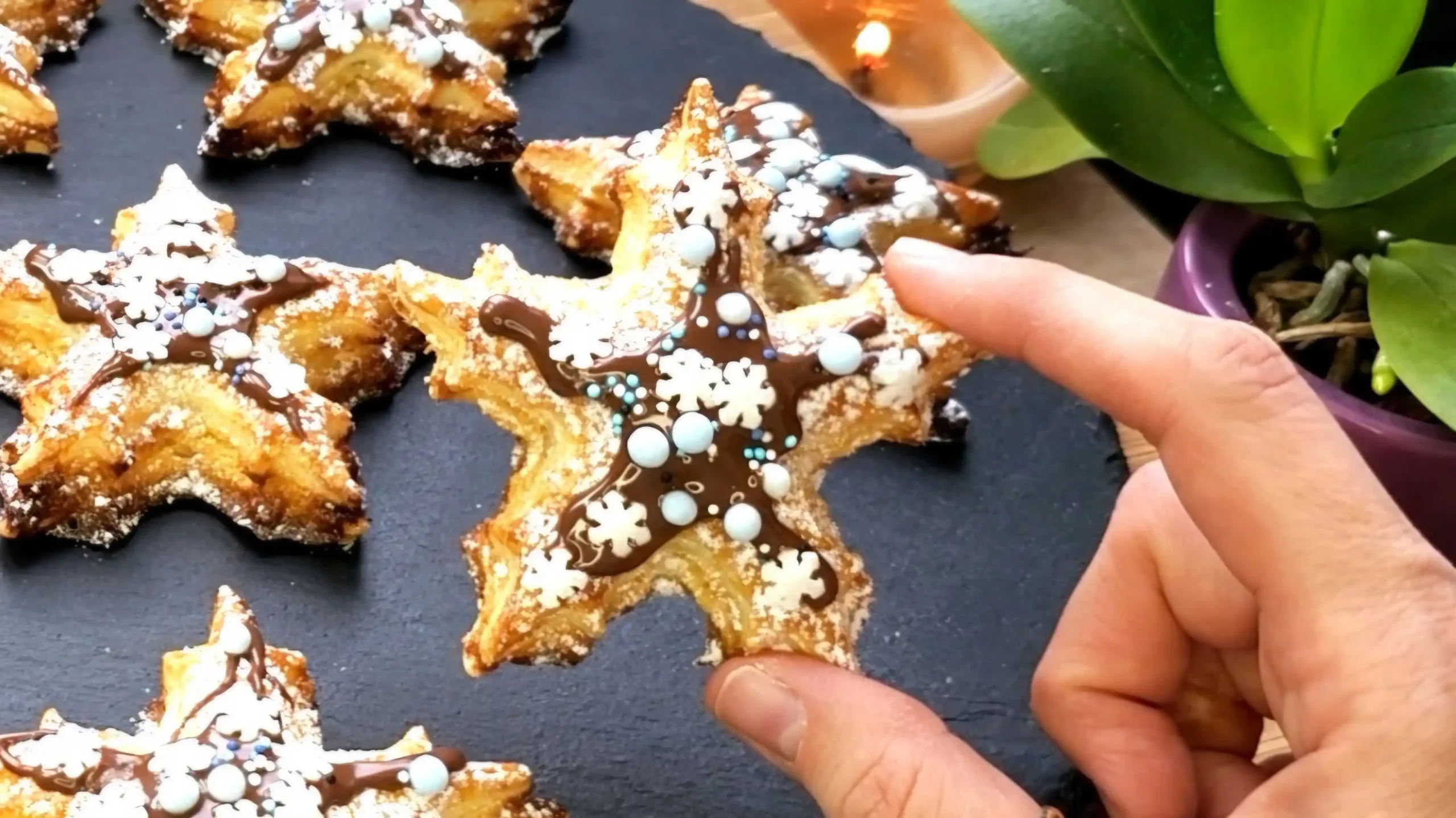 Kokos-Schneeflocken aus Blätterteig mit cremiger Kokos-Frischkäse-Füllung