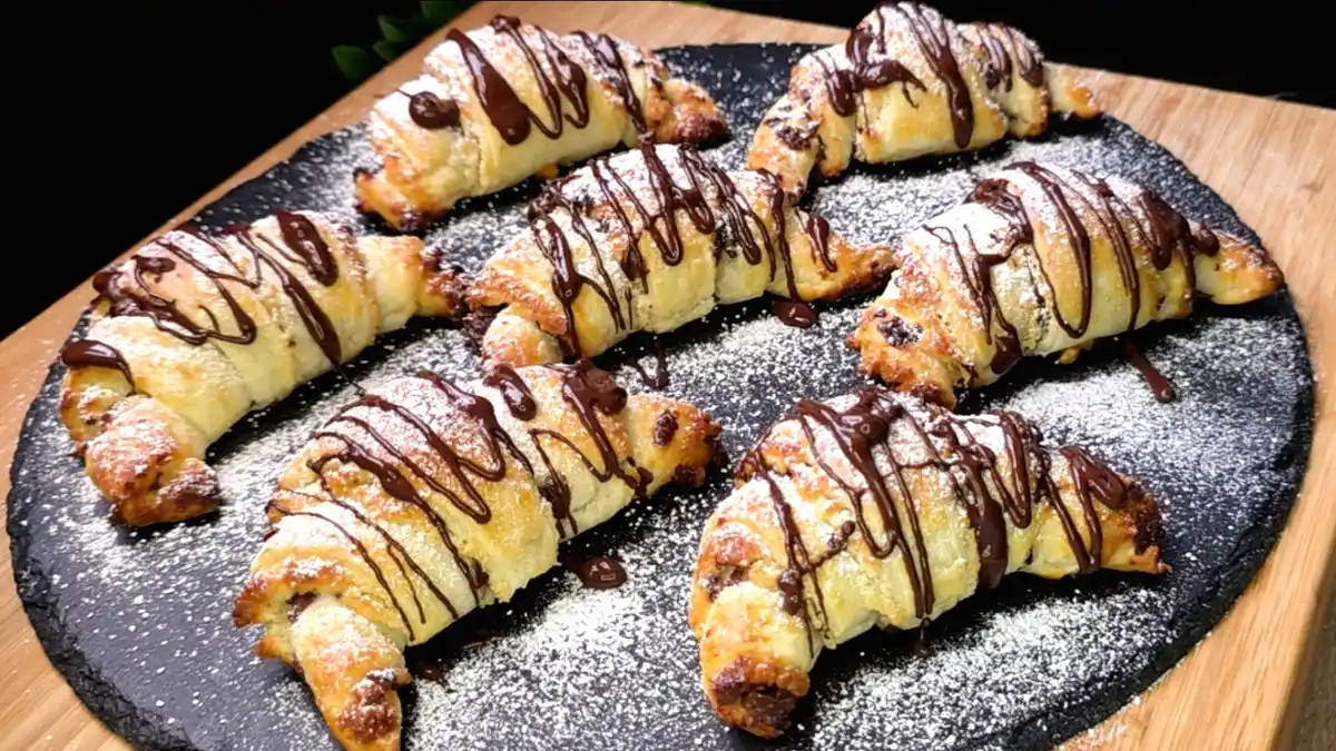Kokos-Schoko-Croissants aus Blätterteig mit Kokosfüllung