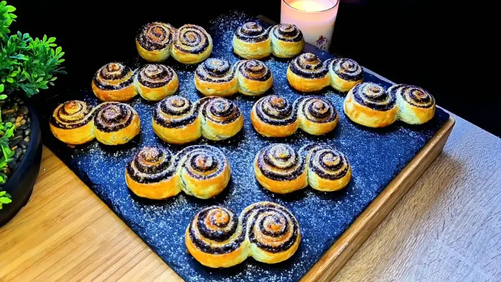 Gefüllte Mohn-Doppelschnecken aus Blätterteig