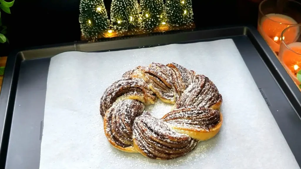 Gedrehter Nutella-Kranz aus Blätterteig mit schokoladiger Füllung