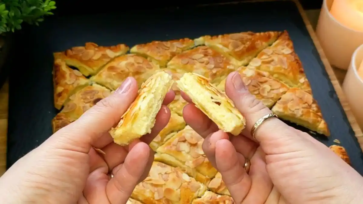 Blätterteig-Quarkkuchen mit cremiger Vanillefüllung